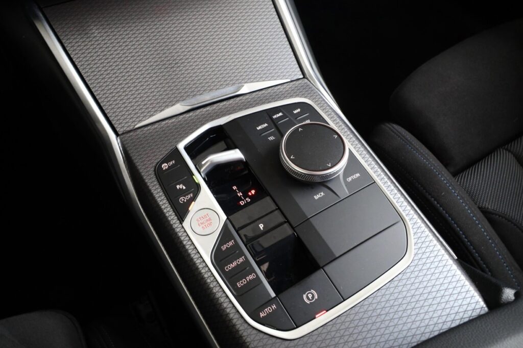 BMW 330i xDrive Touring