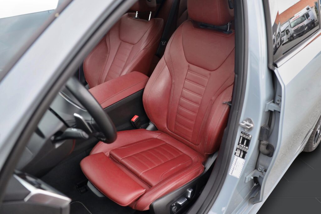 BMW 330i Sedan