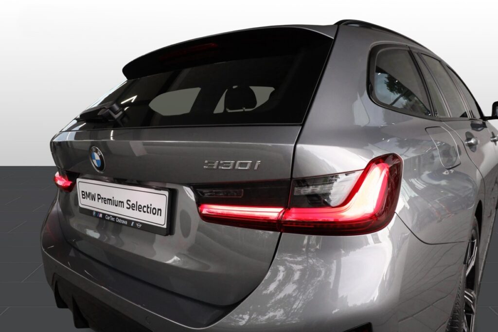 BMW 330i xDrive Touring