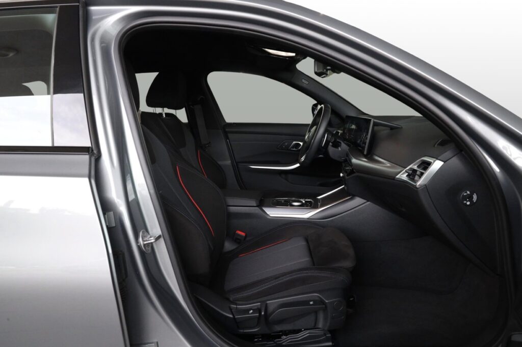 BMW 330i xDrive Touring