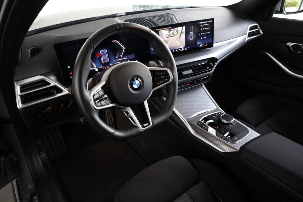 BMW 330i xDrive Touring