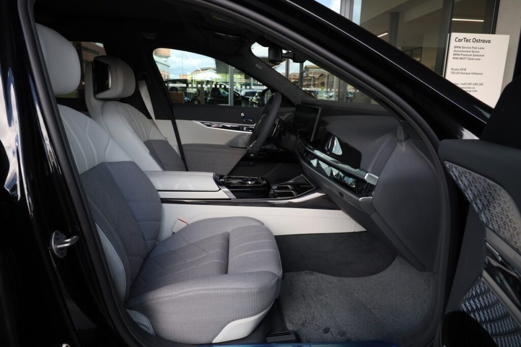 BMW 740d xDrive Sedan