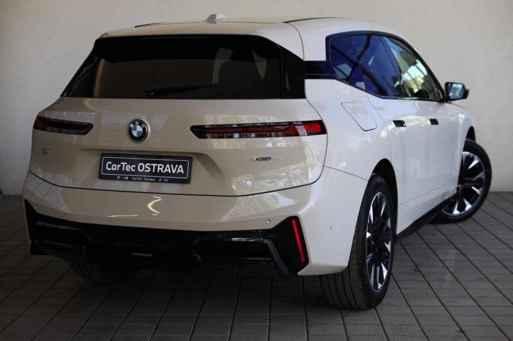 BMW iX xDrive45