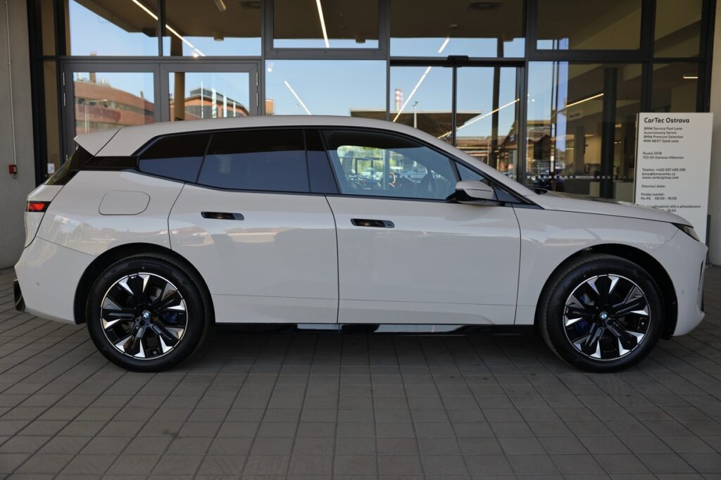 BMW iX xDrive45