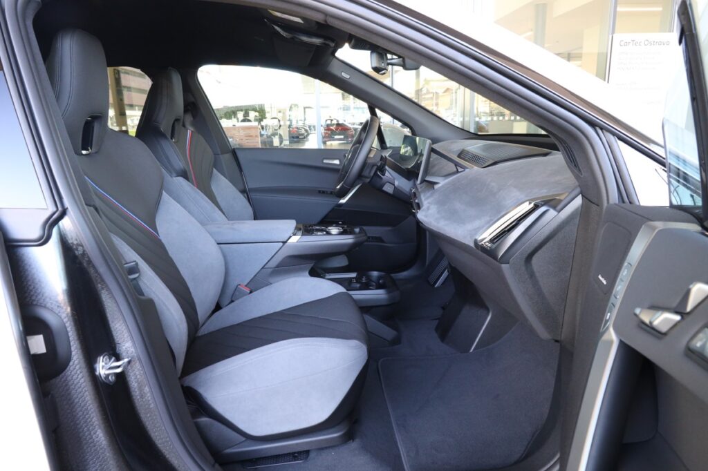 BMW iX xDrive45