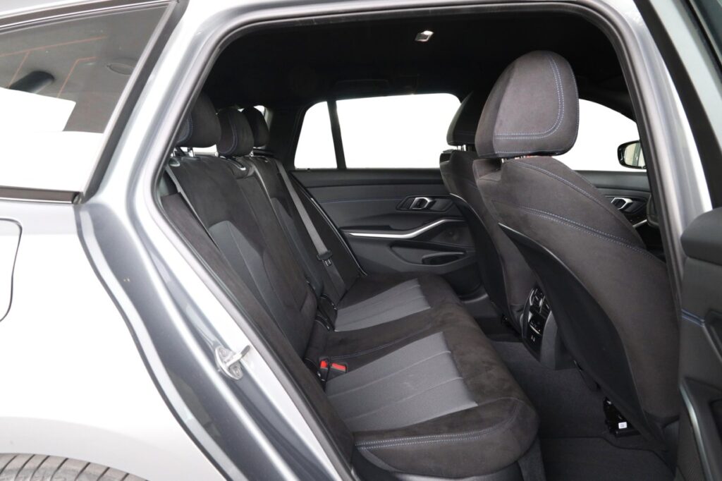 BMW 330i xDrive Touring