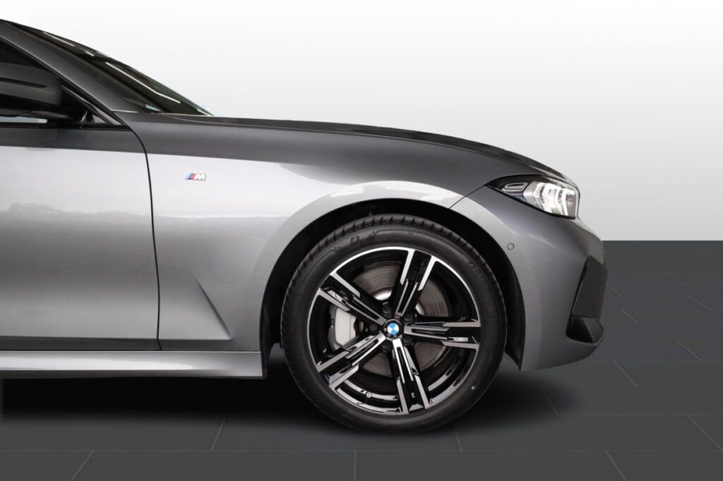 BMW 330i xDrive Touring