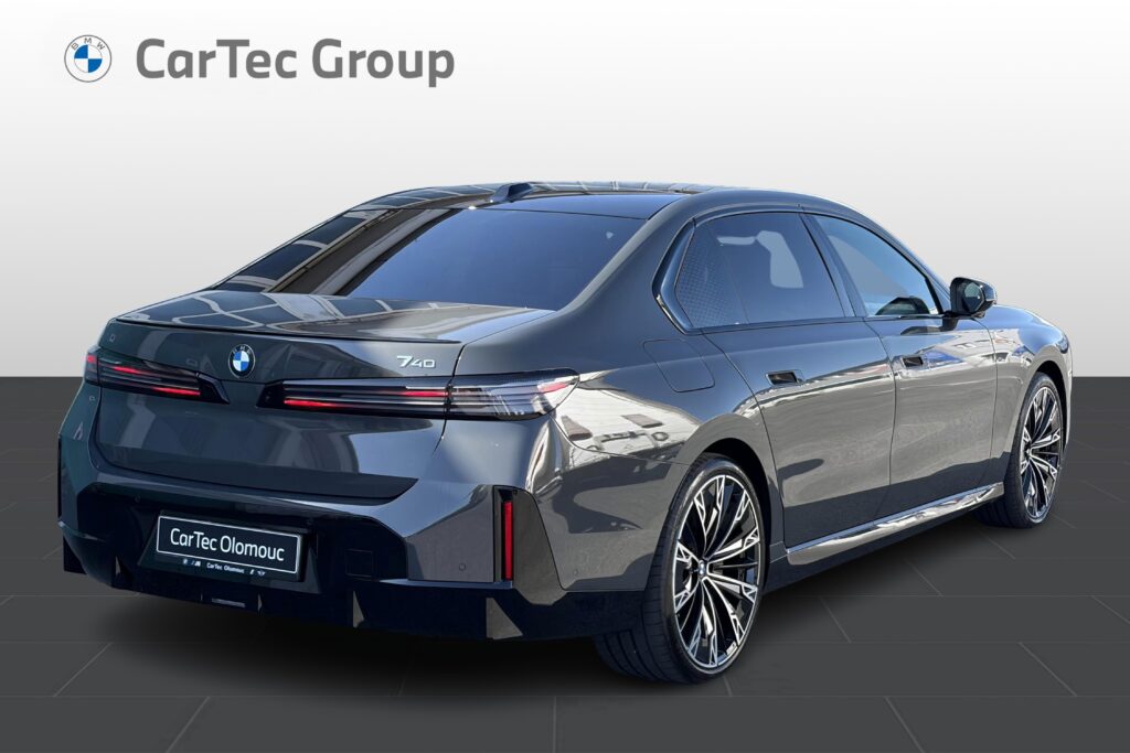 BMW 740 xDrive Sedan