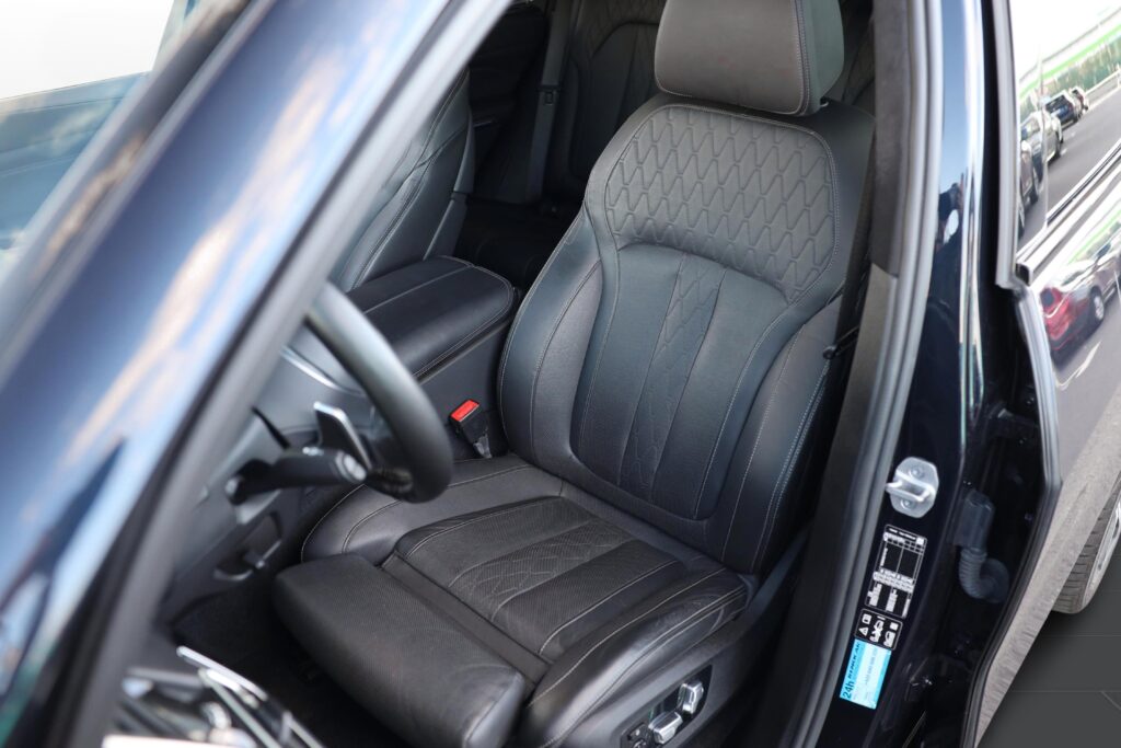 BMW X5 M50i