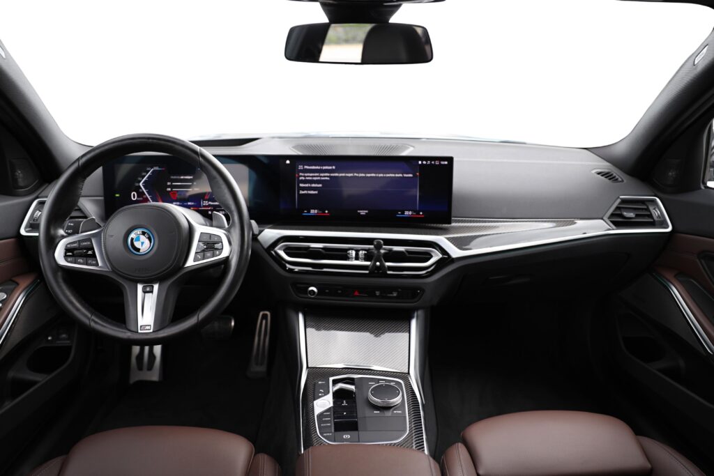BMW 330e Sedan