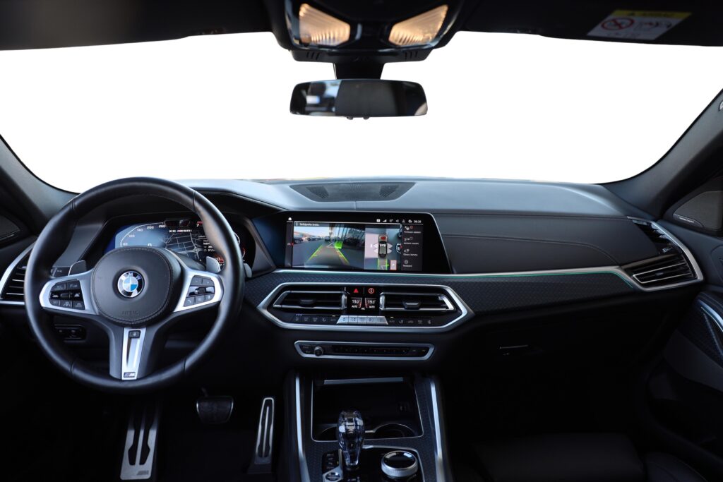 BMW X6 M50i