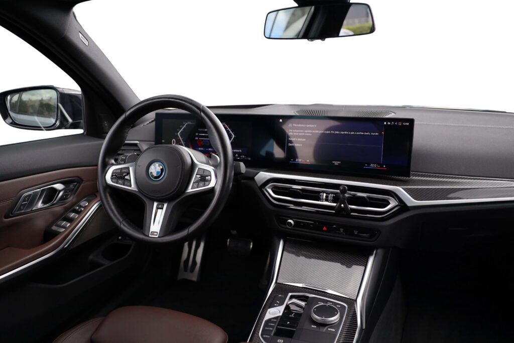 BMW 330e Sedan