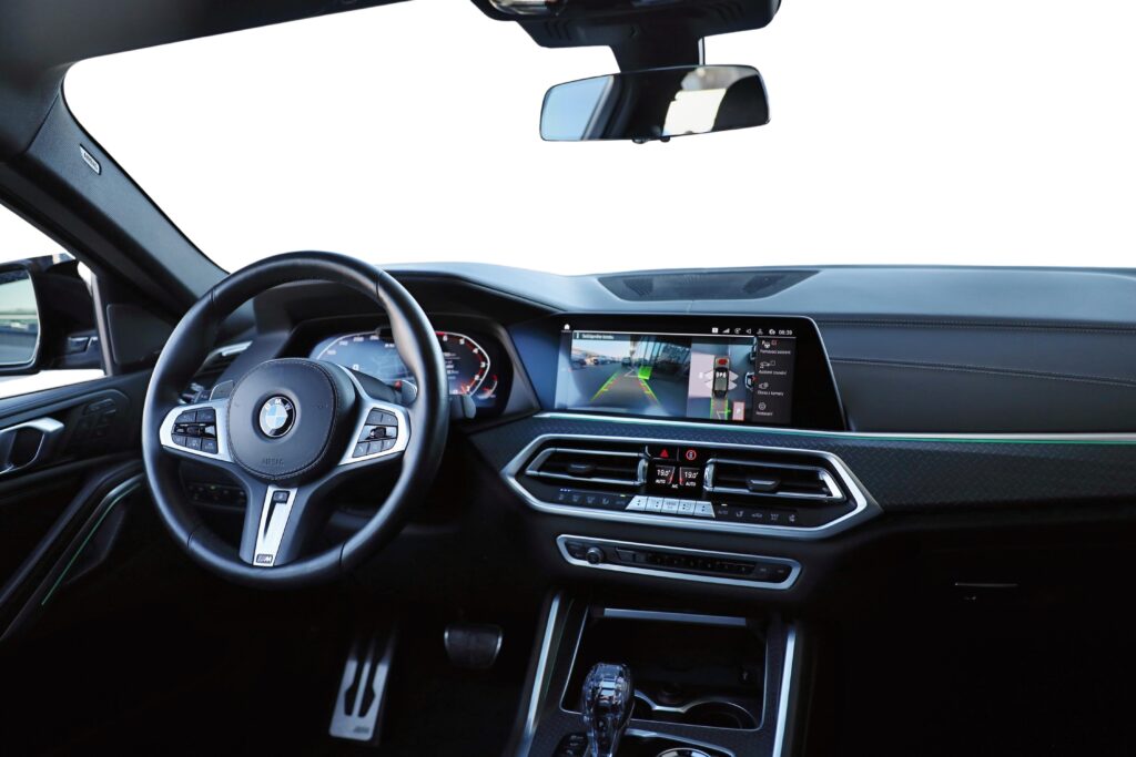 BMW X6 M50i