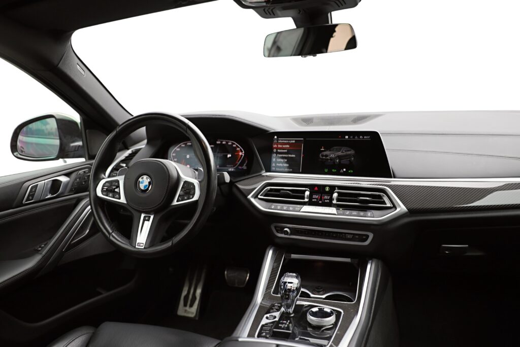 BMW X6 M50i
