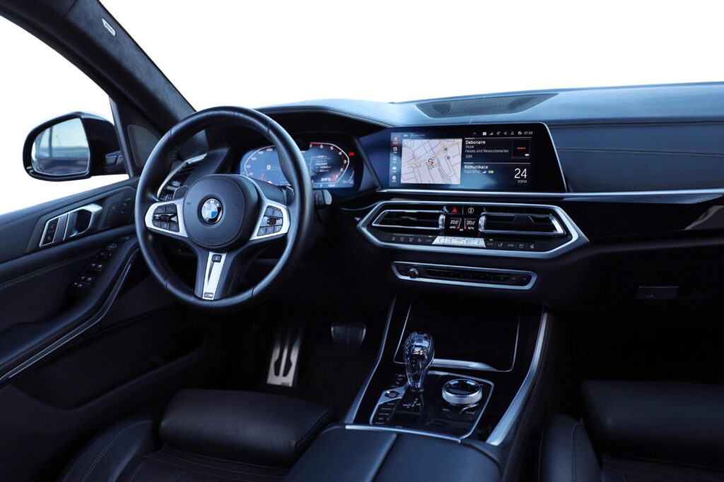 BMW X5 M50i