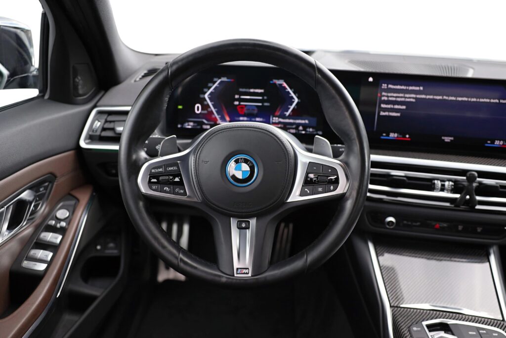 BMW 330e Sedan