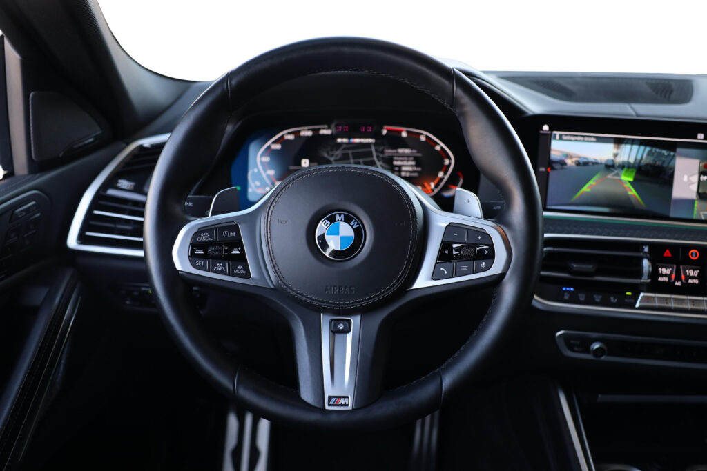 BMW X6 M50i