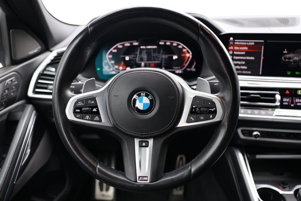 BMW X6 M50i