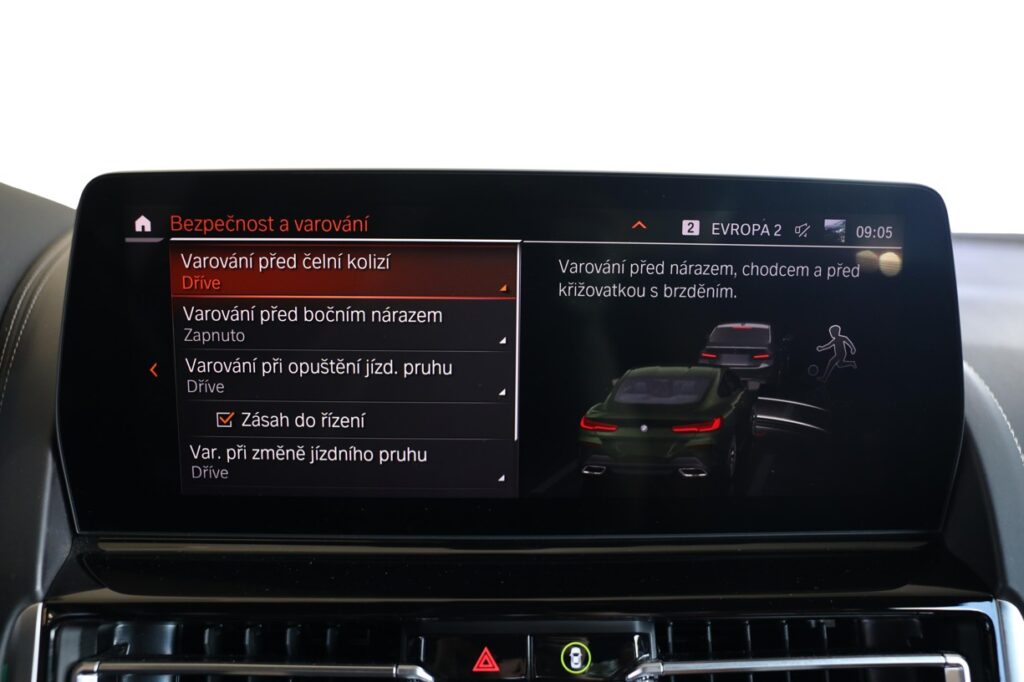 BMW M850i xDrive Coupe
