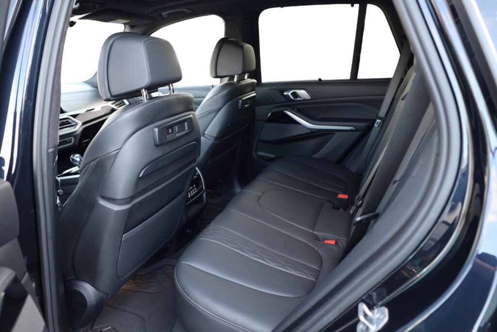 BMW X5 M50i