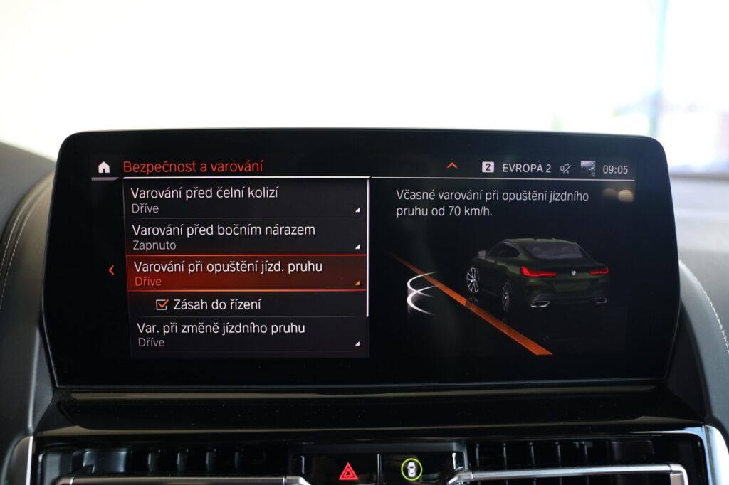 BMW M850i xDrive Coupe