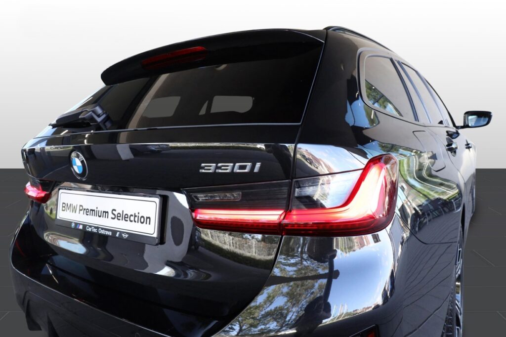 BMW 330i xDrive Touring