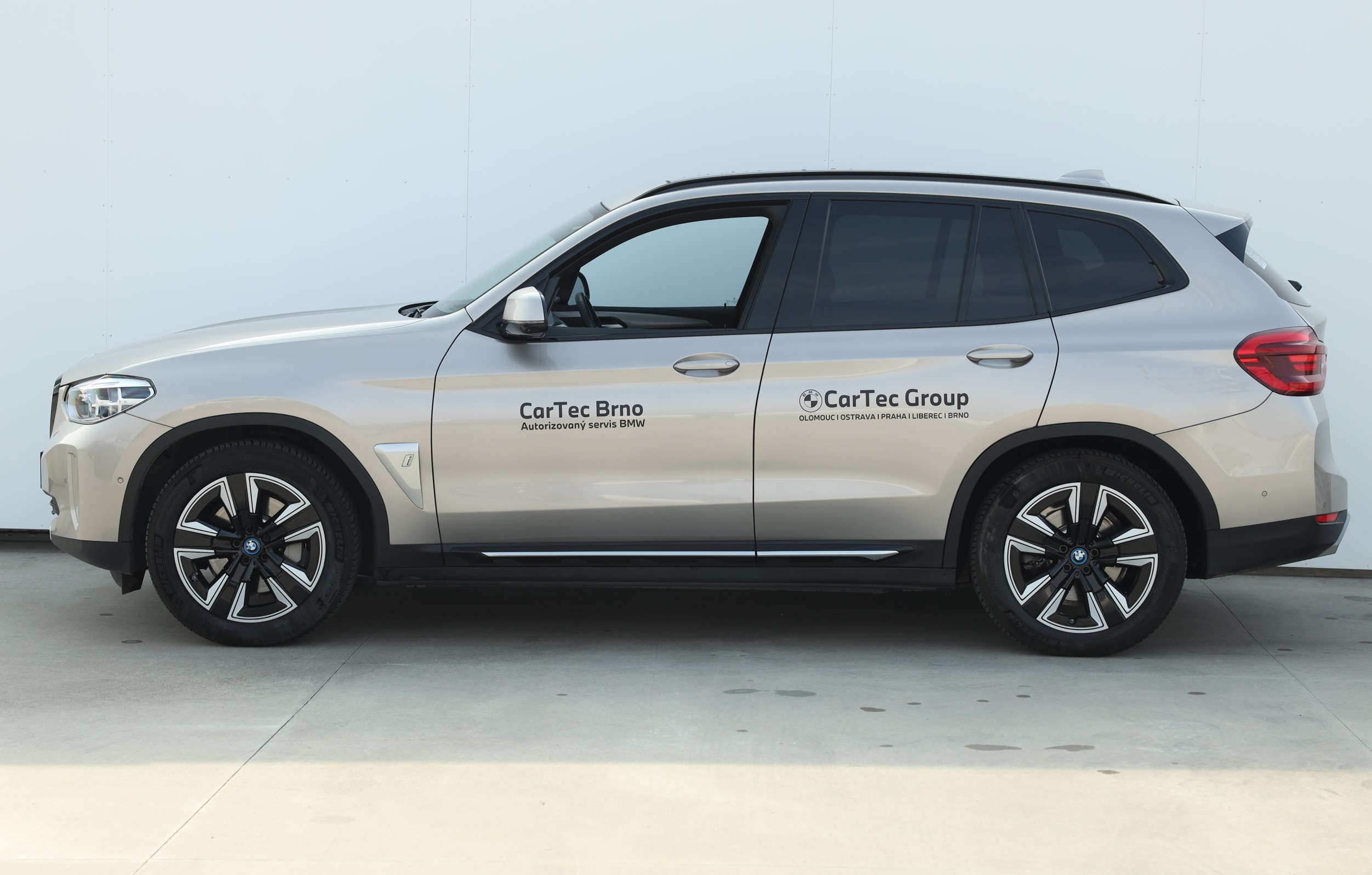 BMW iX3