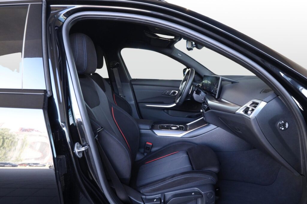 BMW 330i xDrive Touring