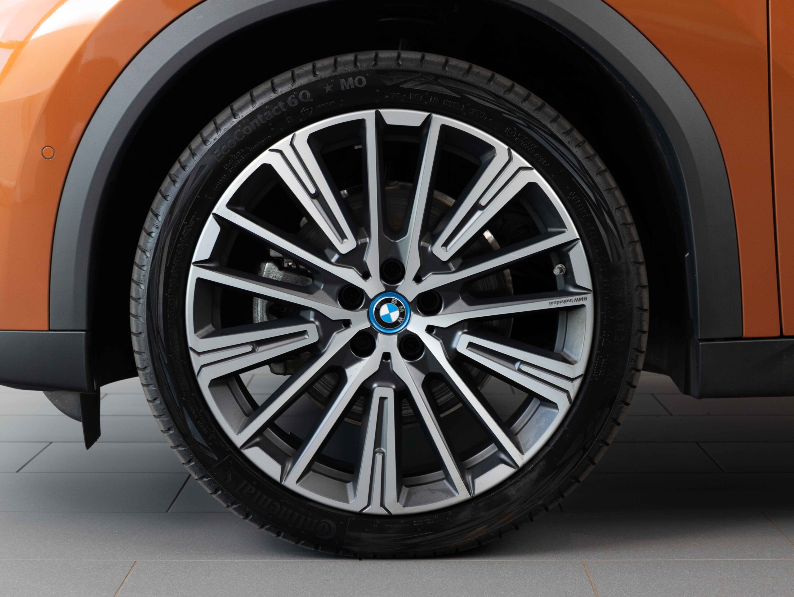 BMW iX2 xDrive30