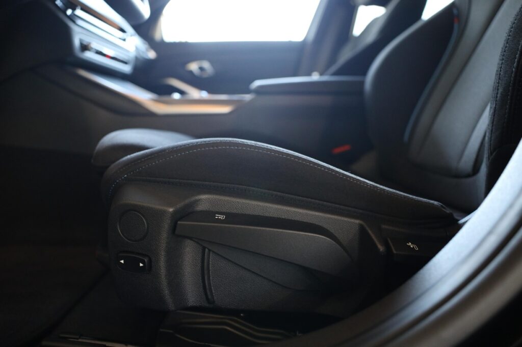 BMW 330i xDrive Touring