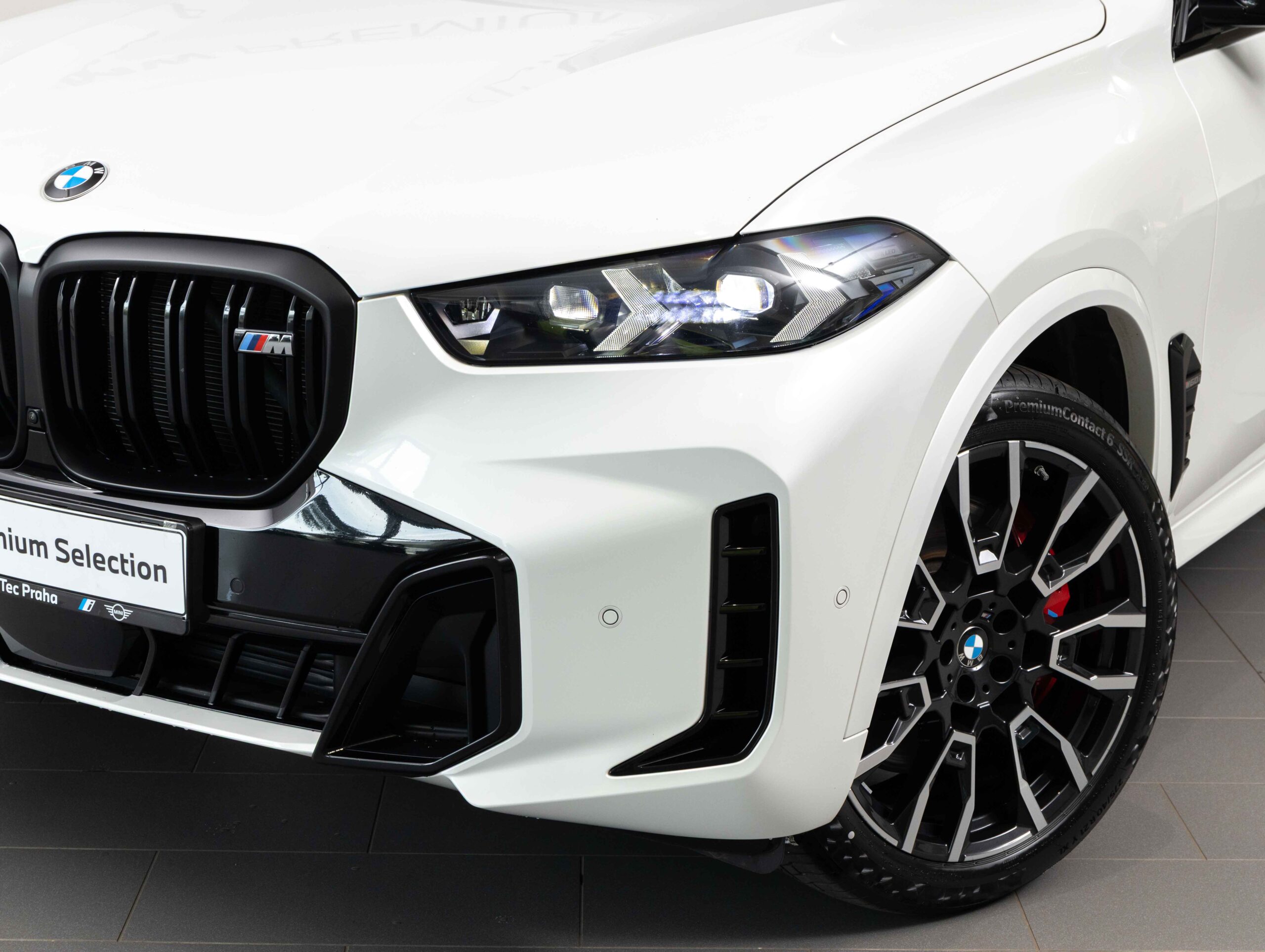 BMW X5 M60i