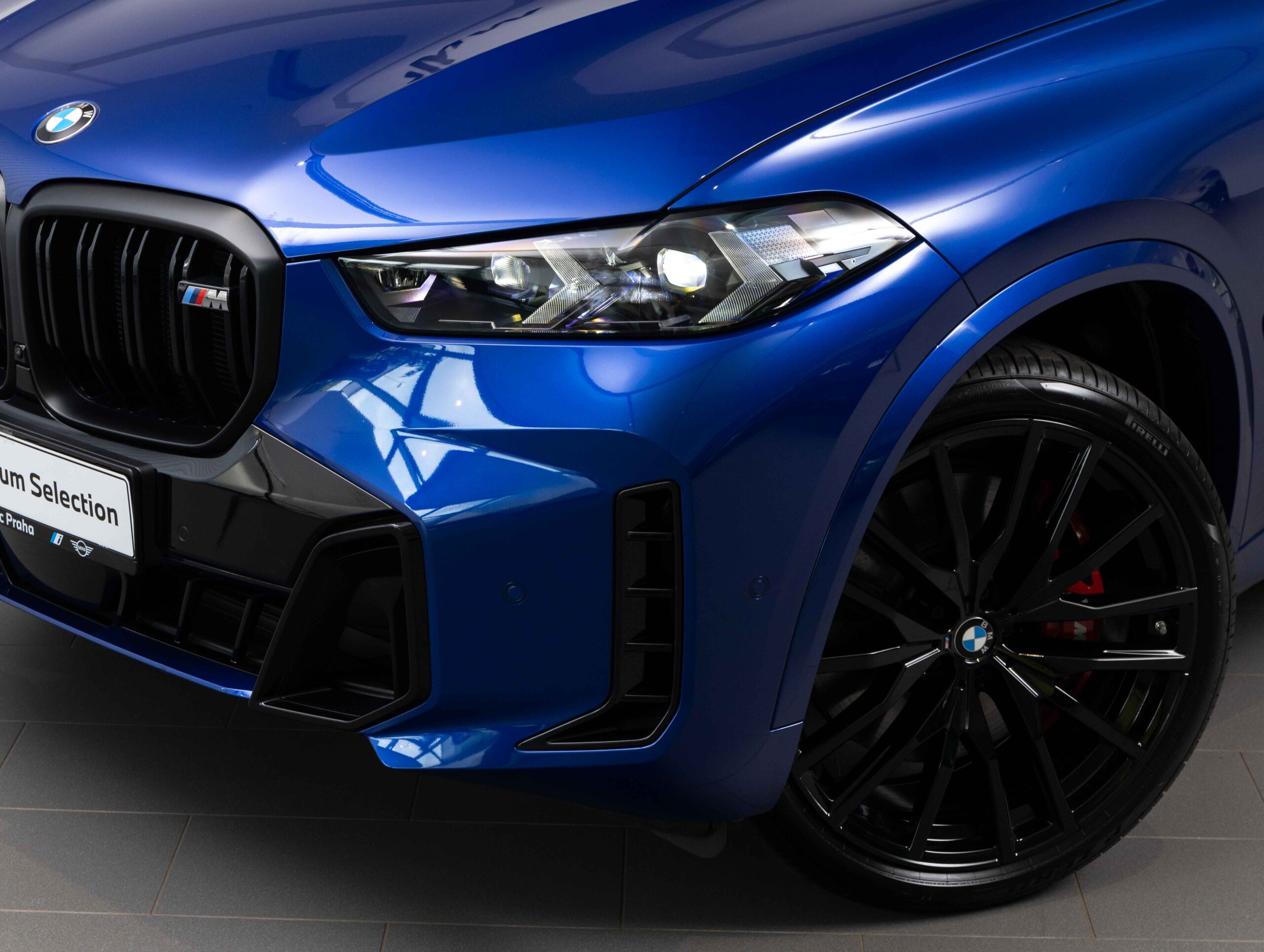 BMW X5 M60i