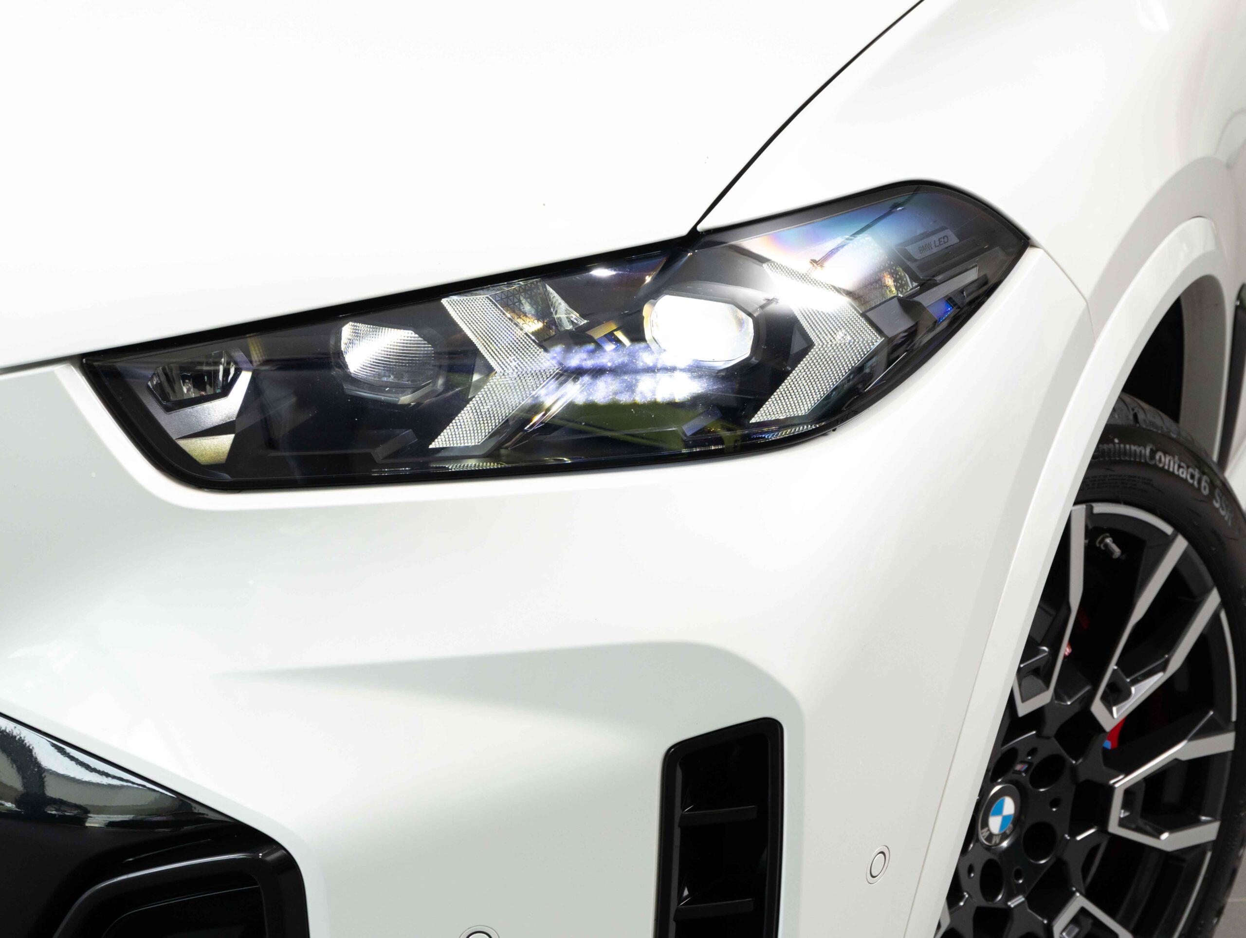 BMW X5 M60i
