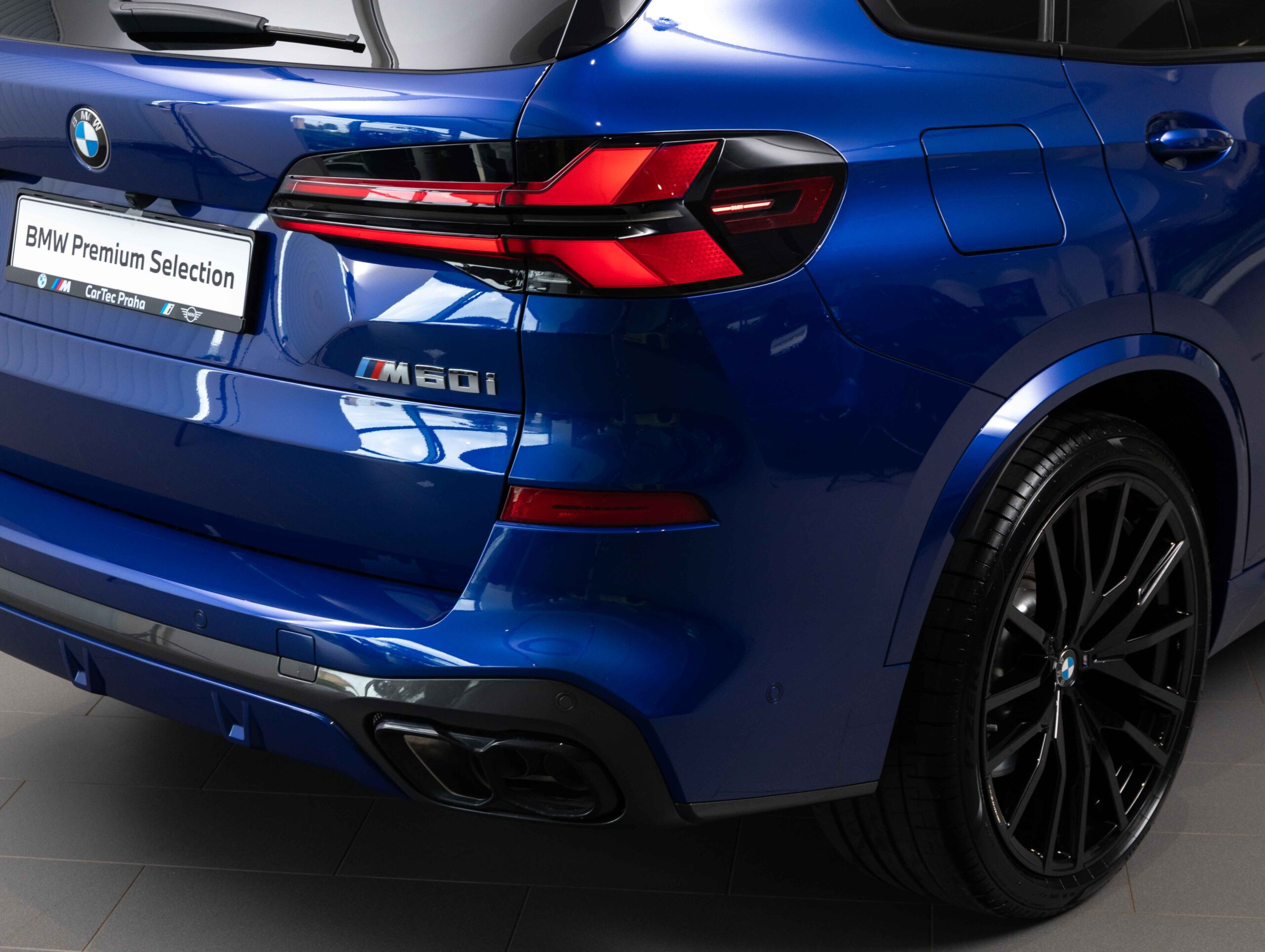 BMW X5 M60i