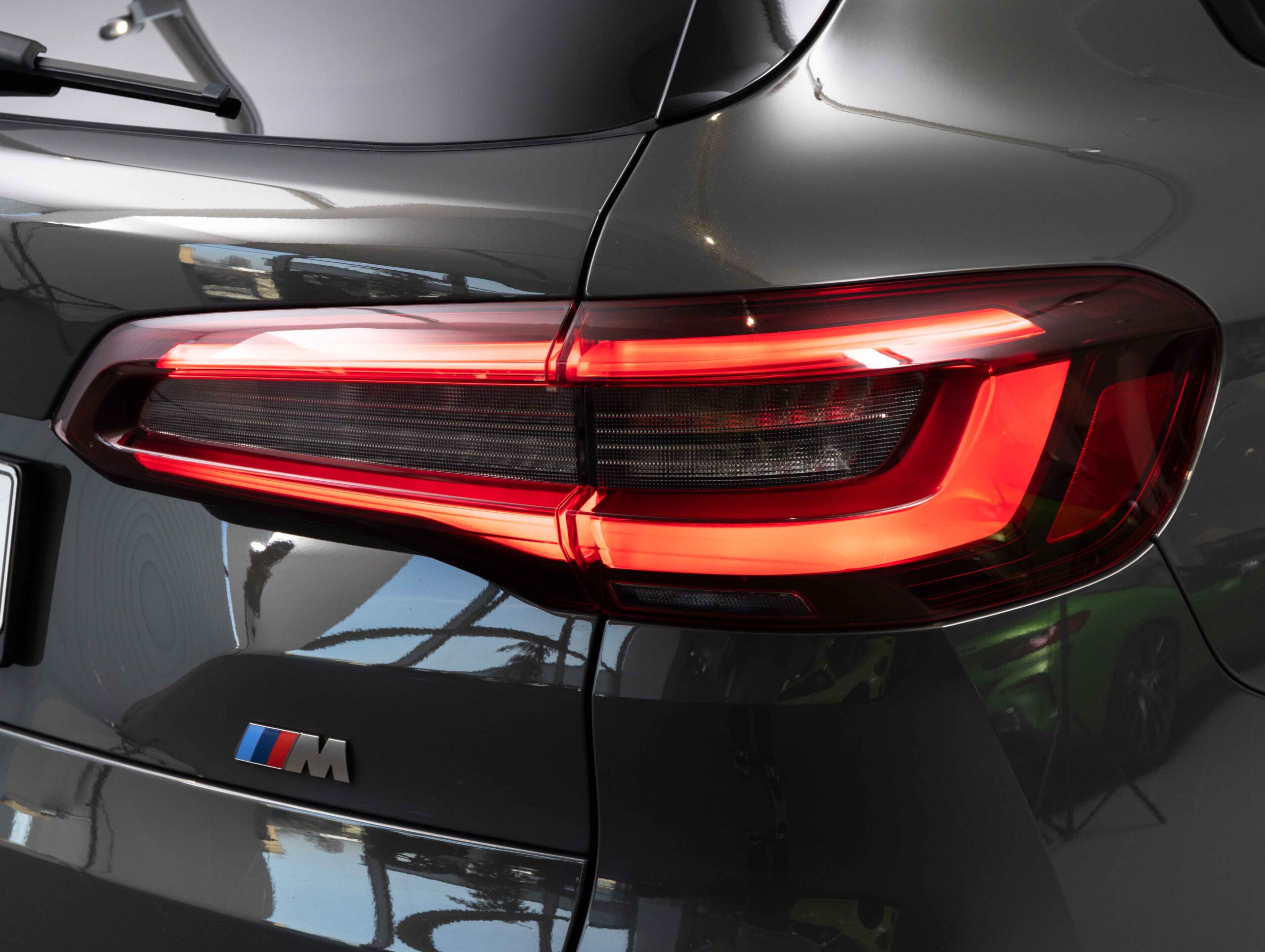 BMW X5 M50i