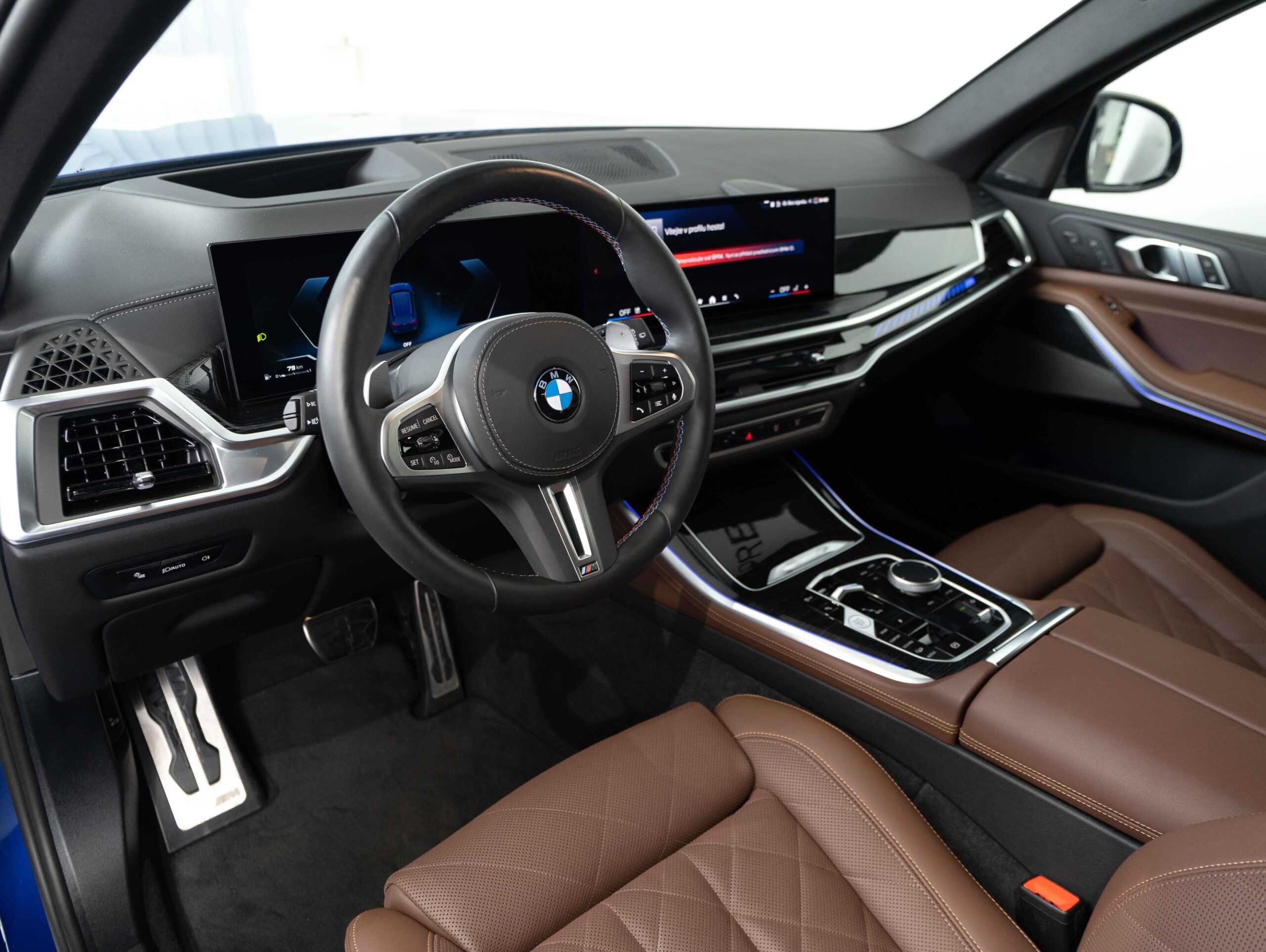 BMW X5 M60i
