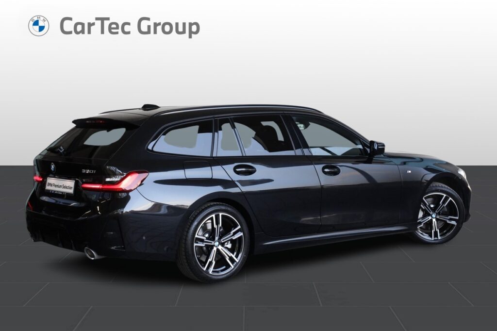 BMW 330i xDrive Touring
