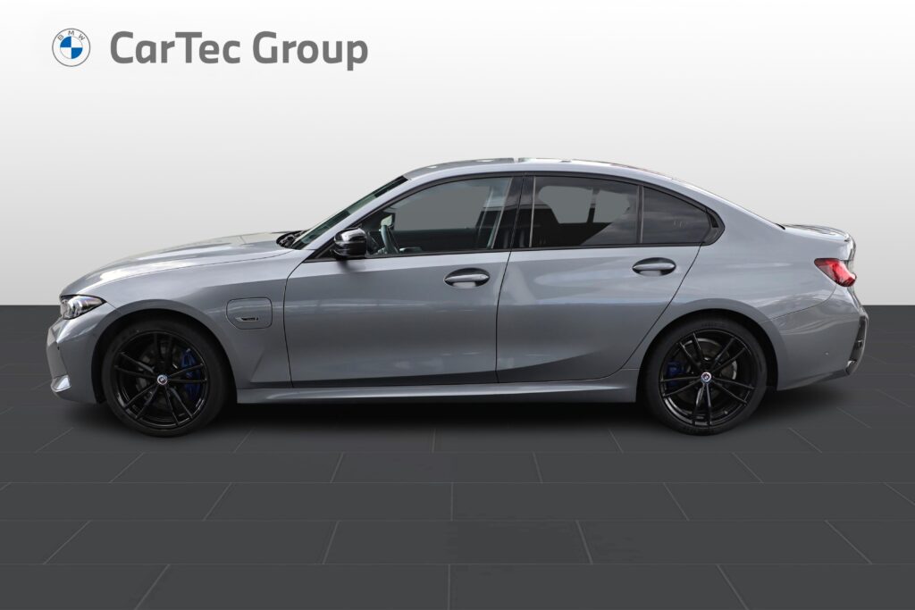 BMW 330e Sedan