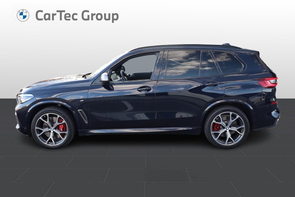 BMW X5 M50i