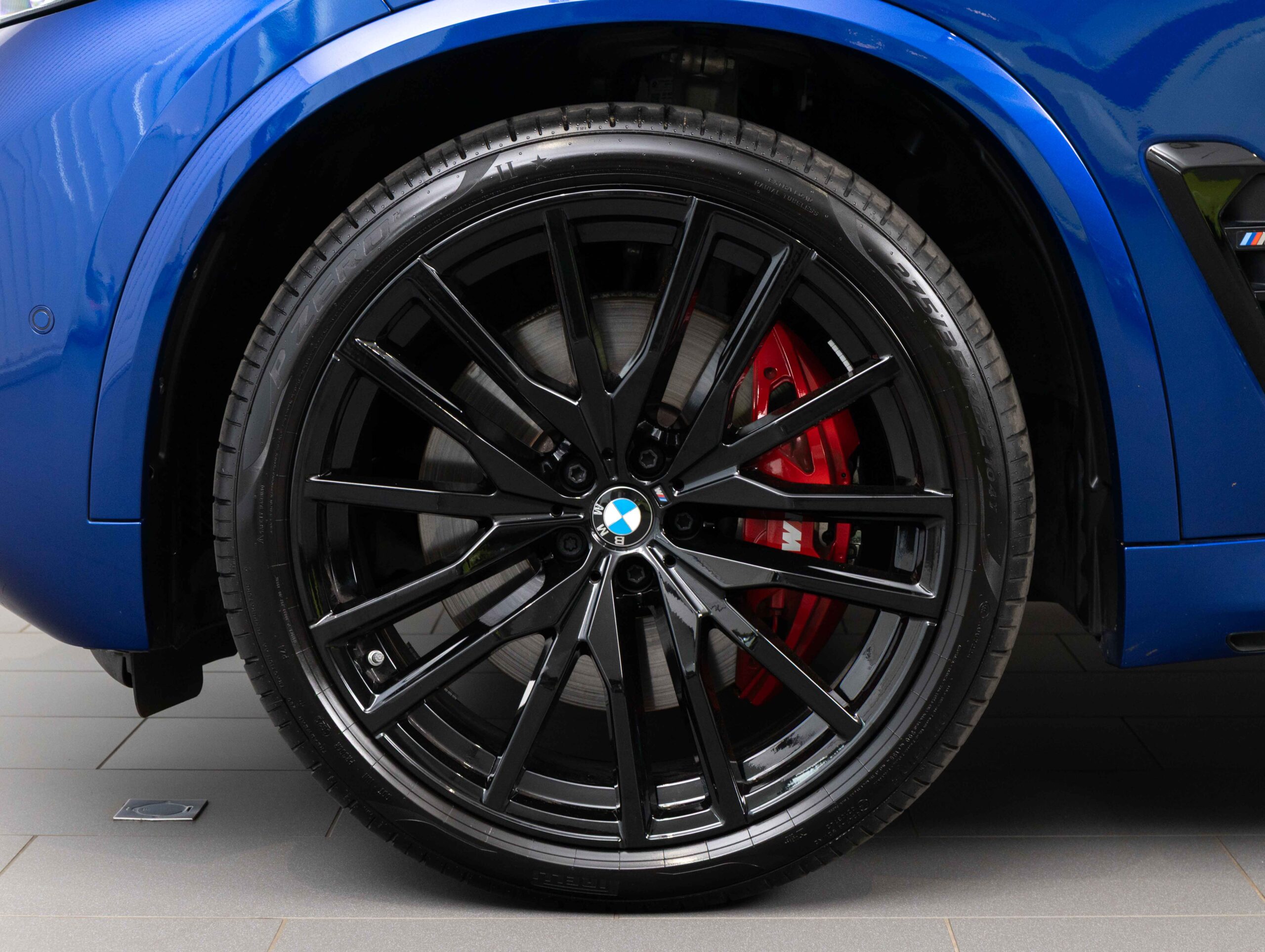 BMW X5 M60i