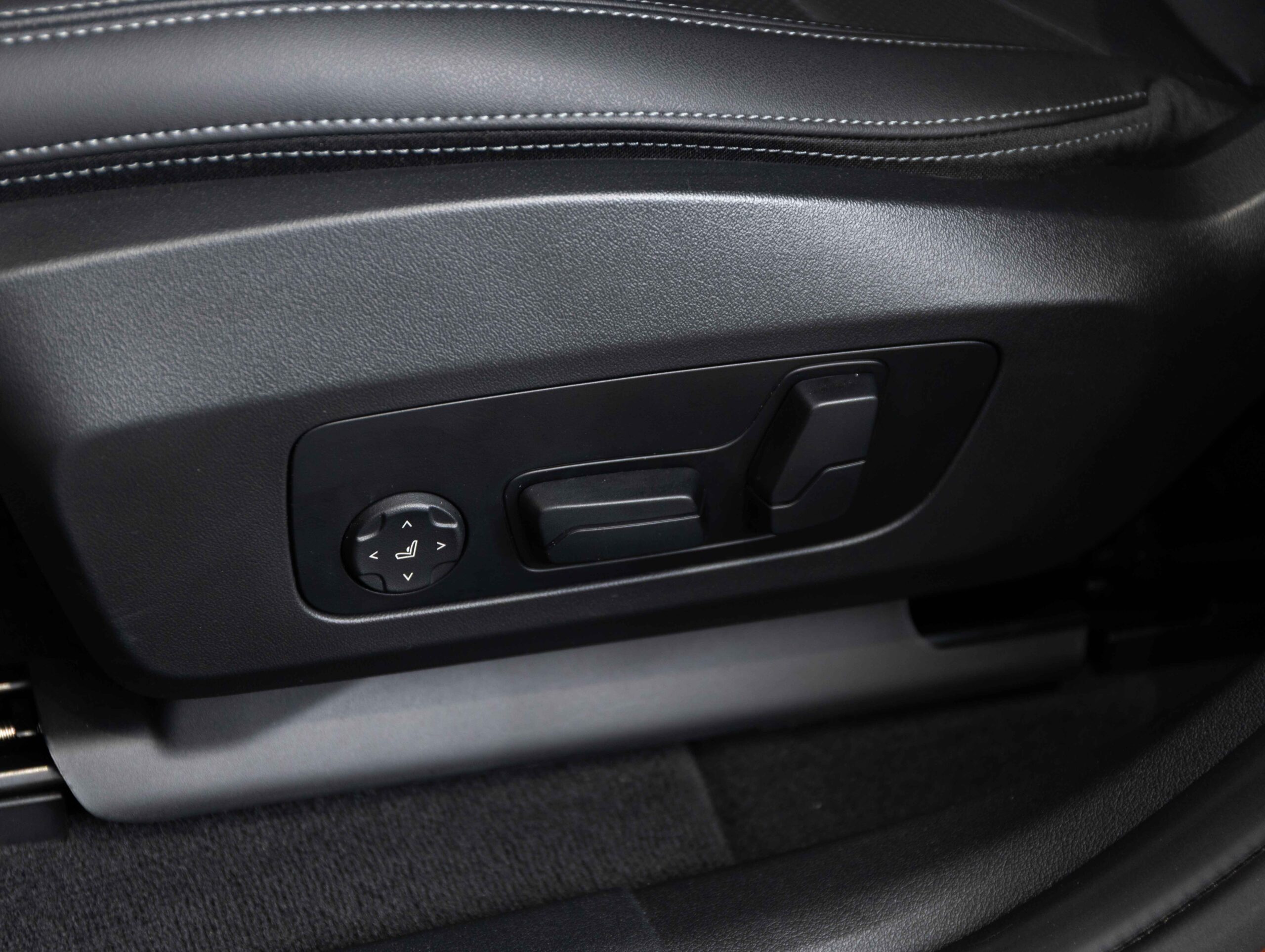 BMW iX2 xDrive30