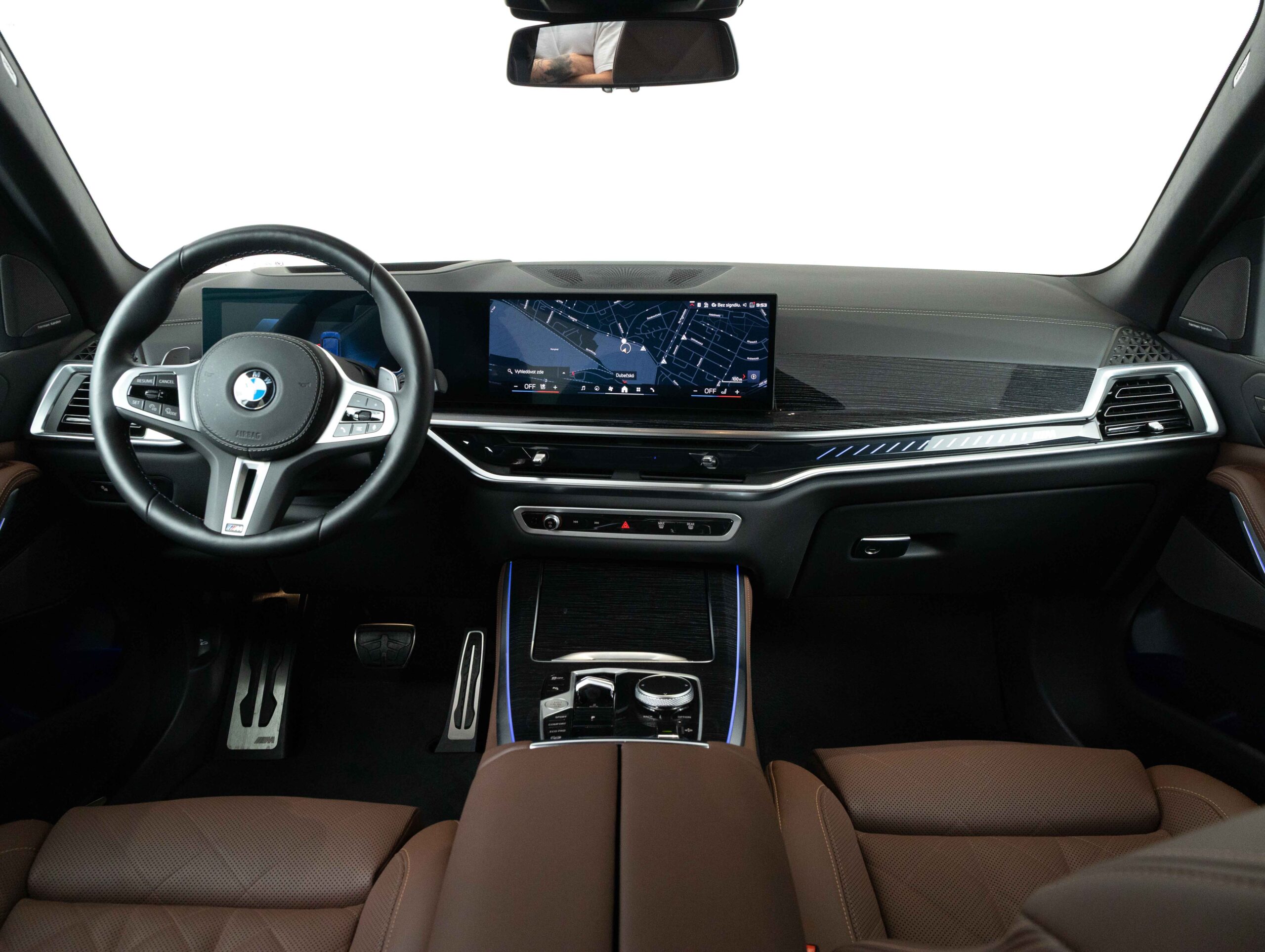 BMW X5 M60i