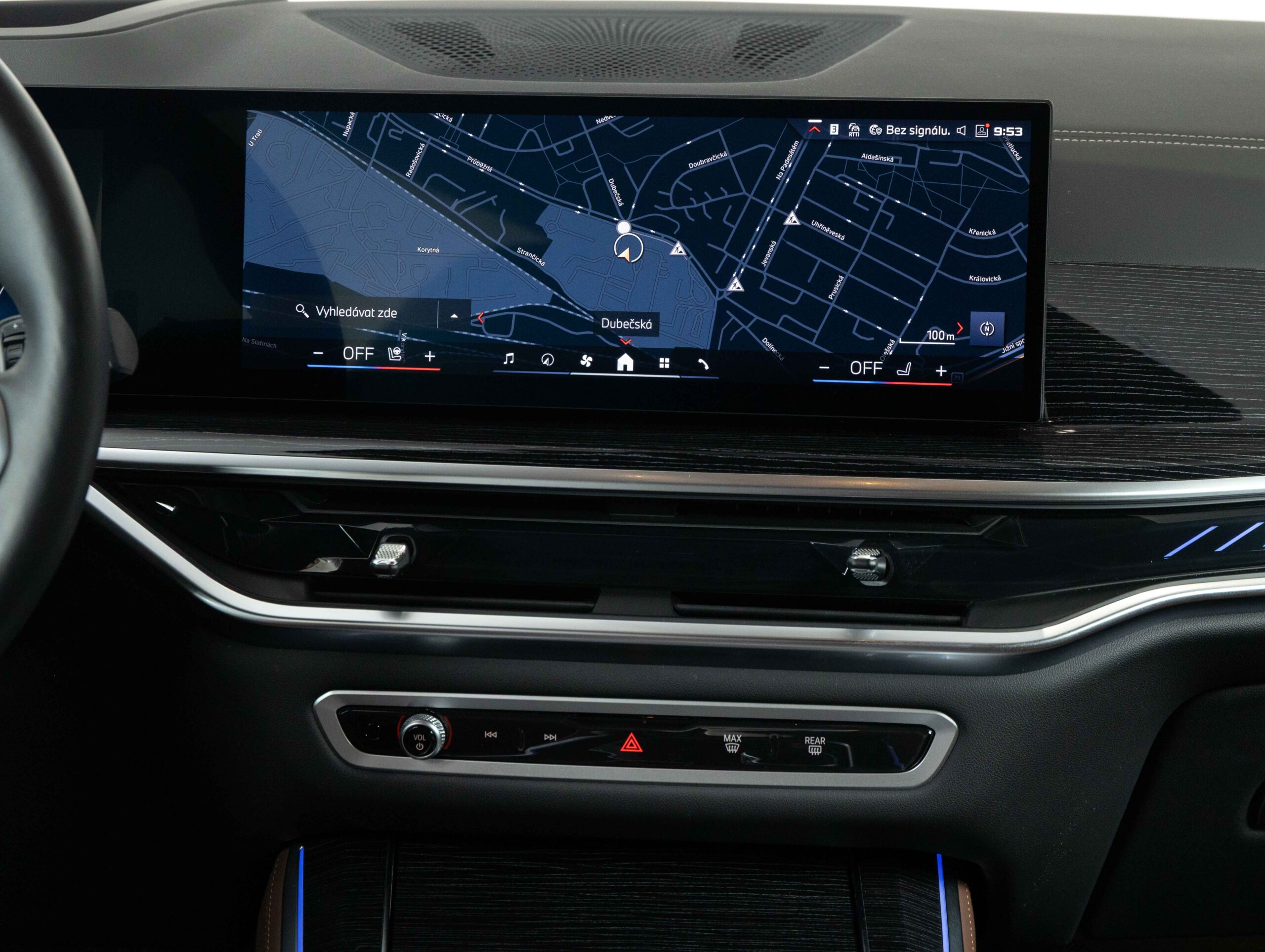 BMW X5 M60i