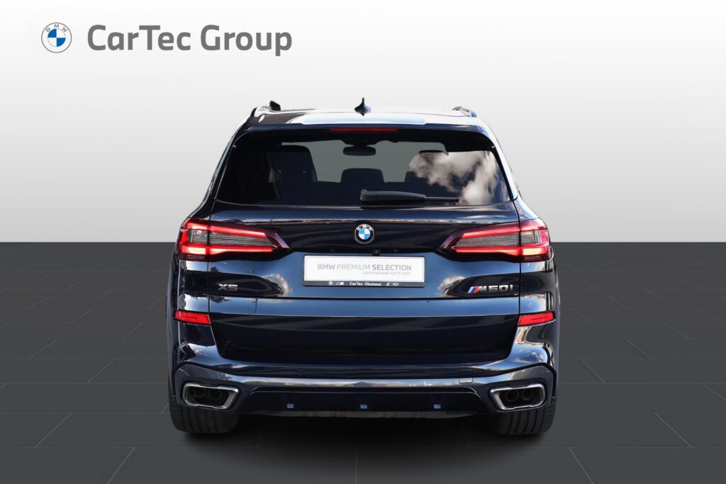 BMW X5 M50i