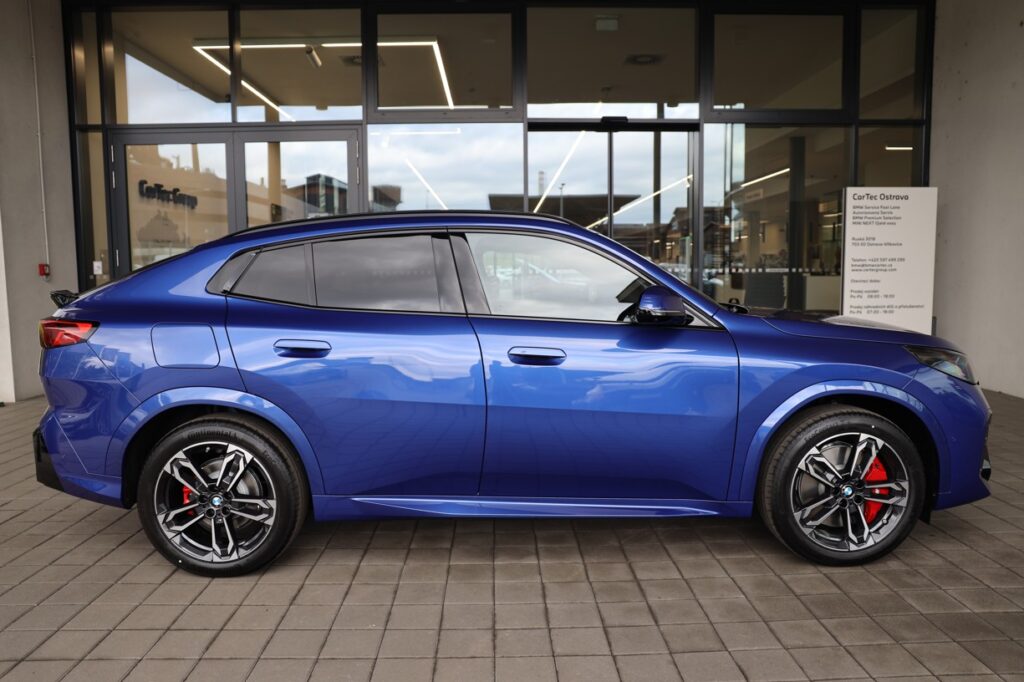 BMW iX2 xDrive30