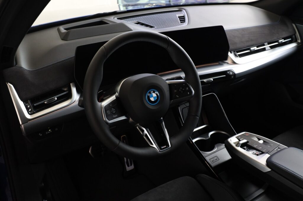 BMW iX2 xDrive30