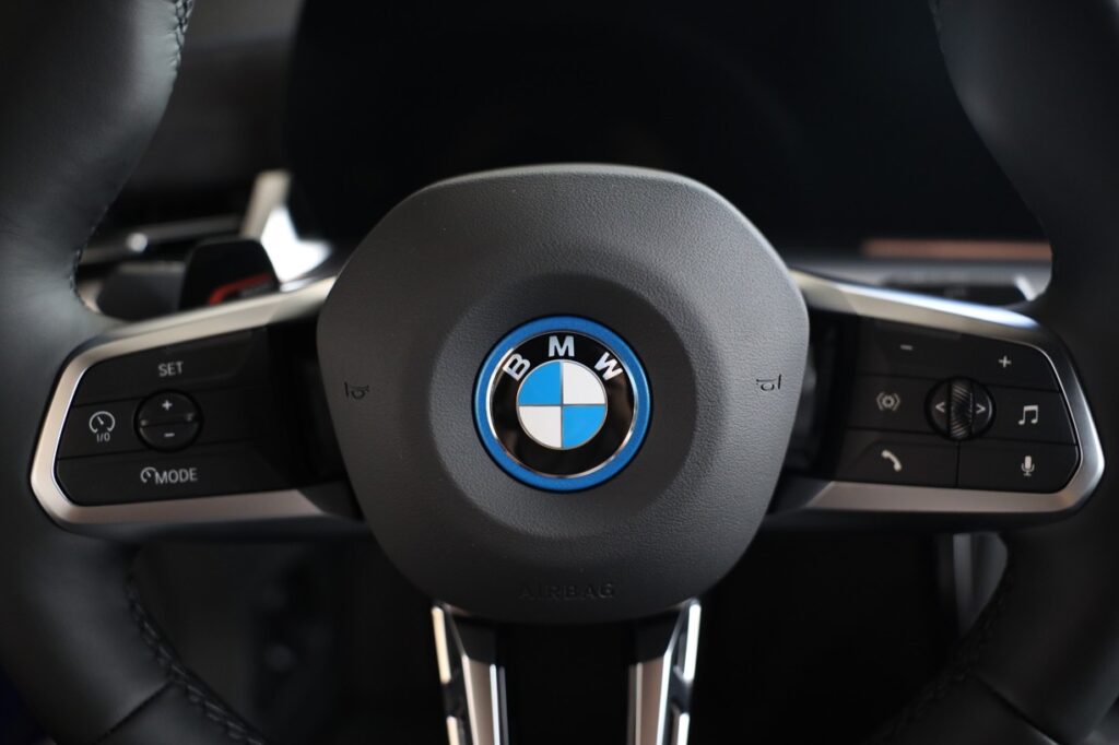 BMW iX2 xDrive30