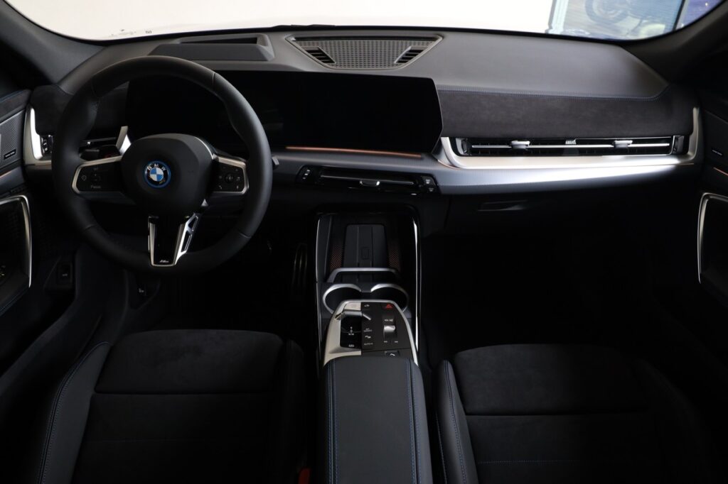 BMW iX2 xDrive30