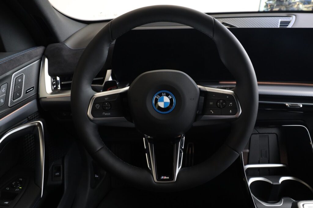 BMW iX2 xDrive30