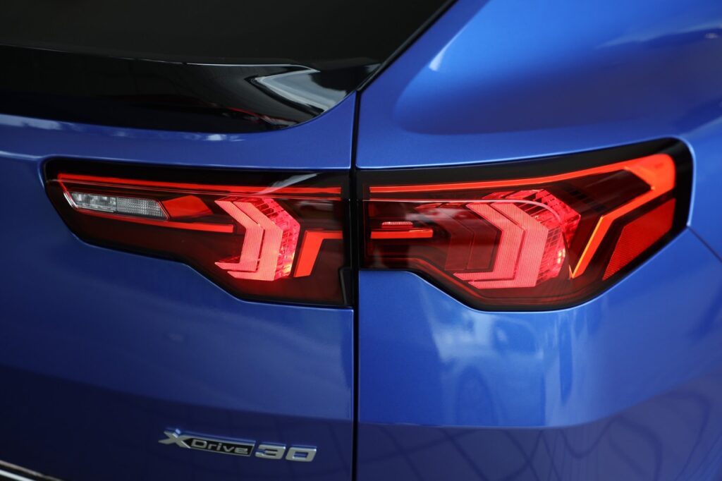 BMW iX2 xDrive30